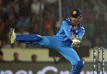MS Dhoni Funny Keeping