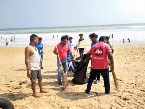 Swachhata Hi Seva at Puri Sea beach by Jio Puri team